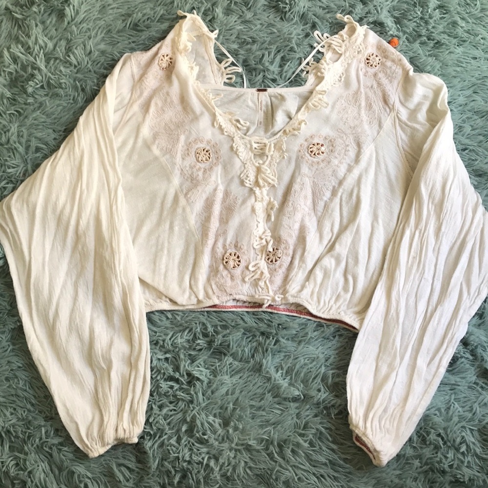 Free People ivory loose crop top. XS